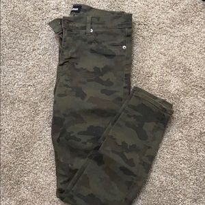 Midrise nico Hudson jeans size 29 camo